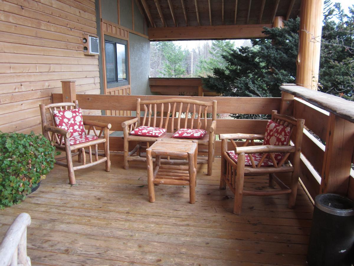 Bella Coola Mountain Lodge Hagensborg Exterior photo