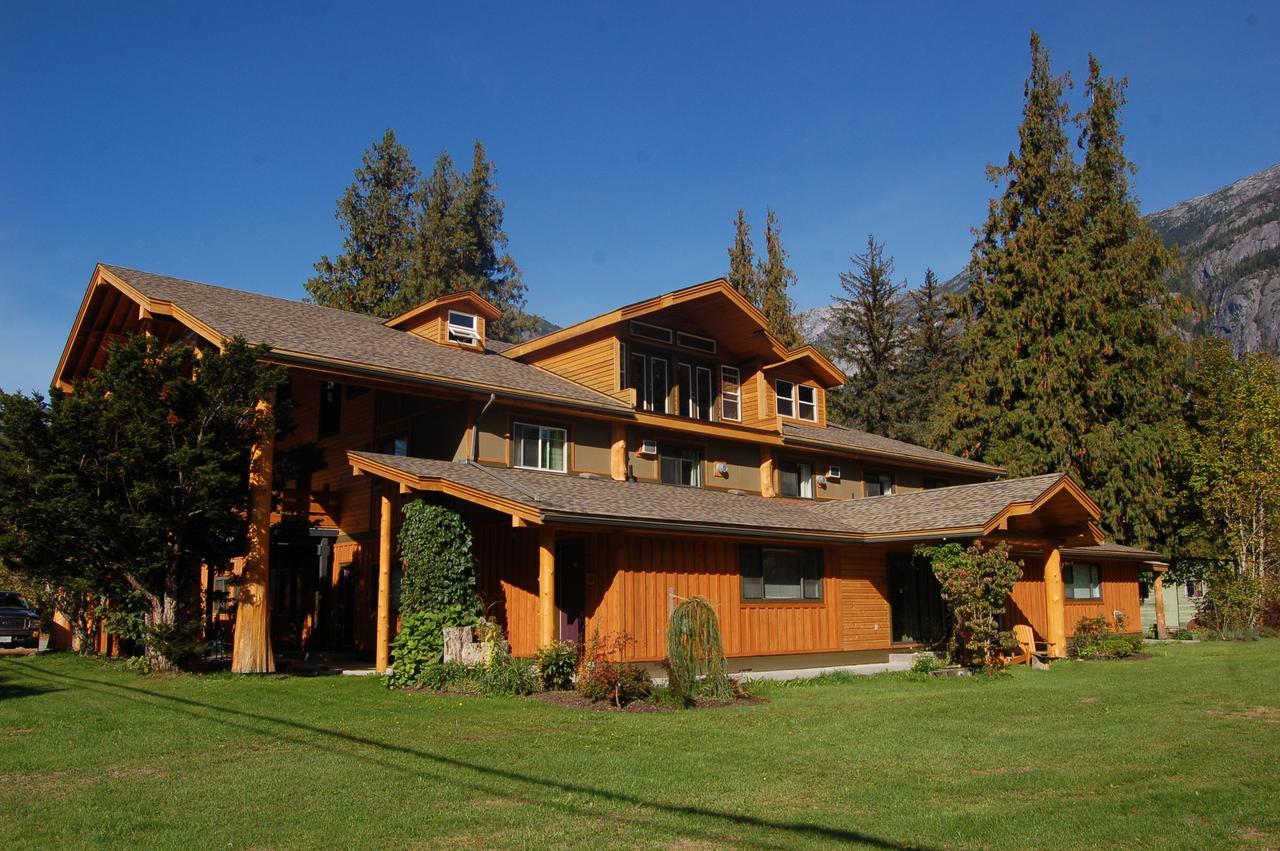 Bella Coola Mountain Lodge Hagensborg Exterior photo