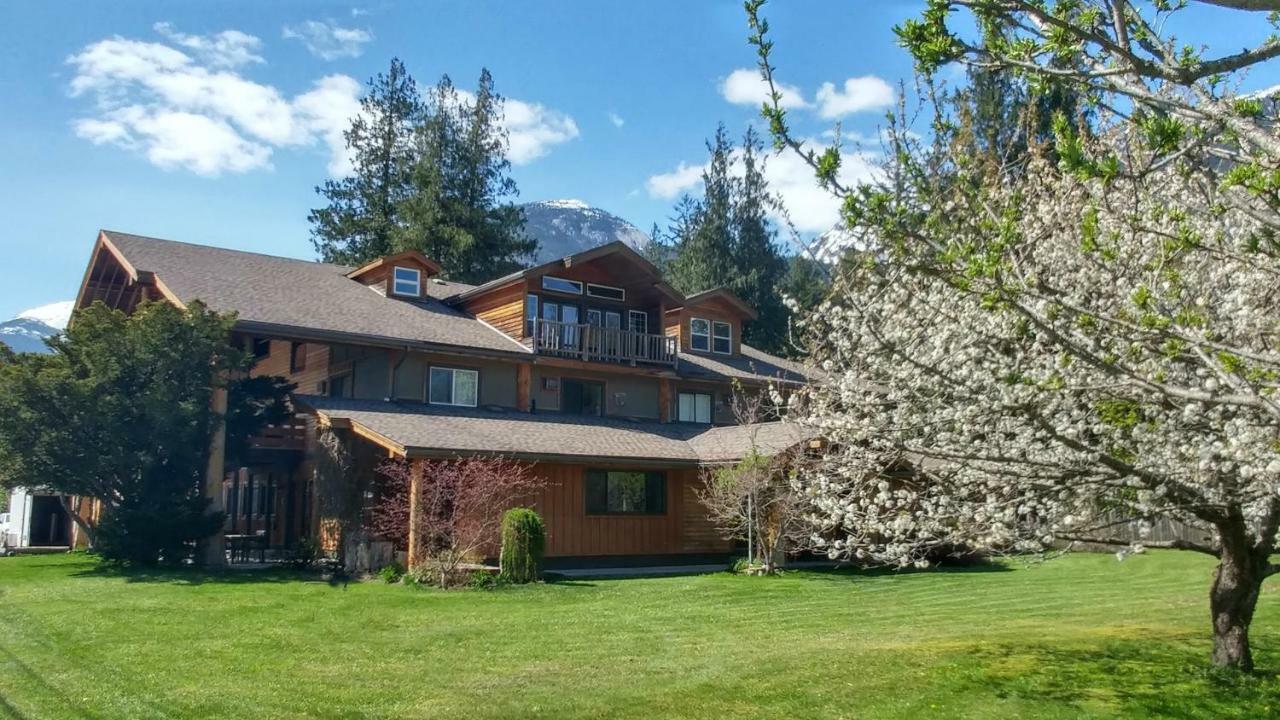 Bella Coola Mountain Lodge Hagensborg Exterior photo